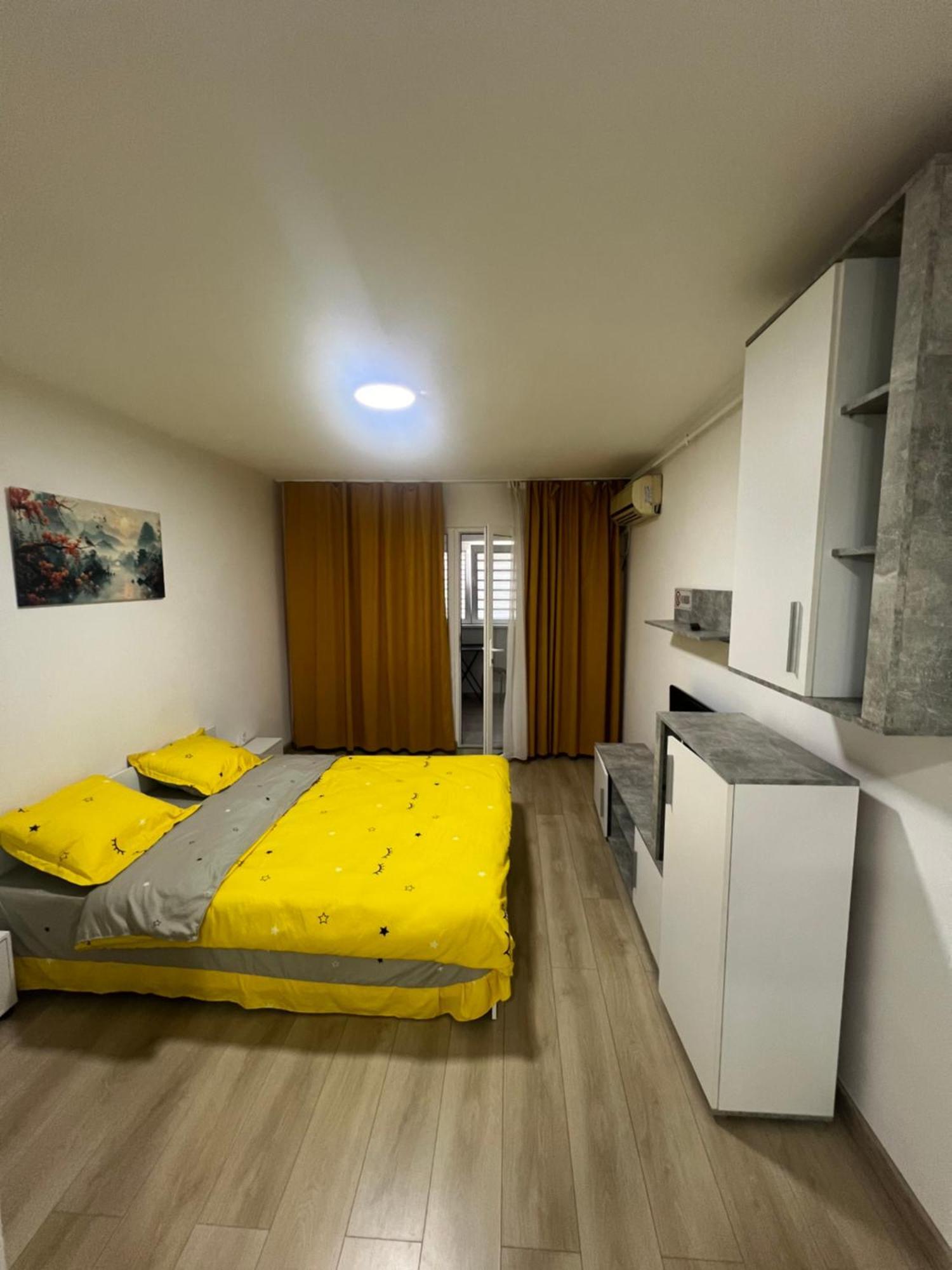 Nicolle Studio 2 Pitesti Exterior photo